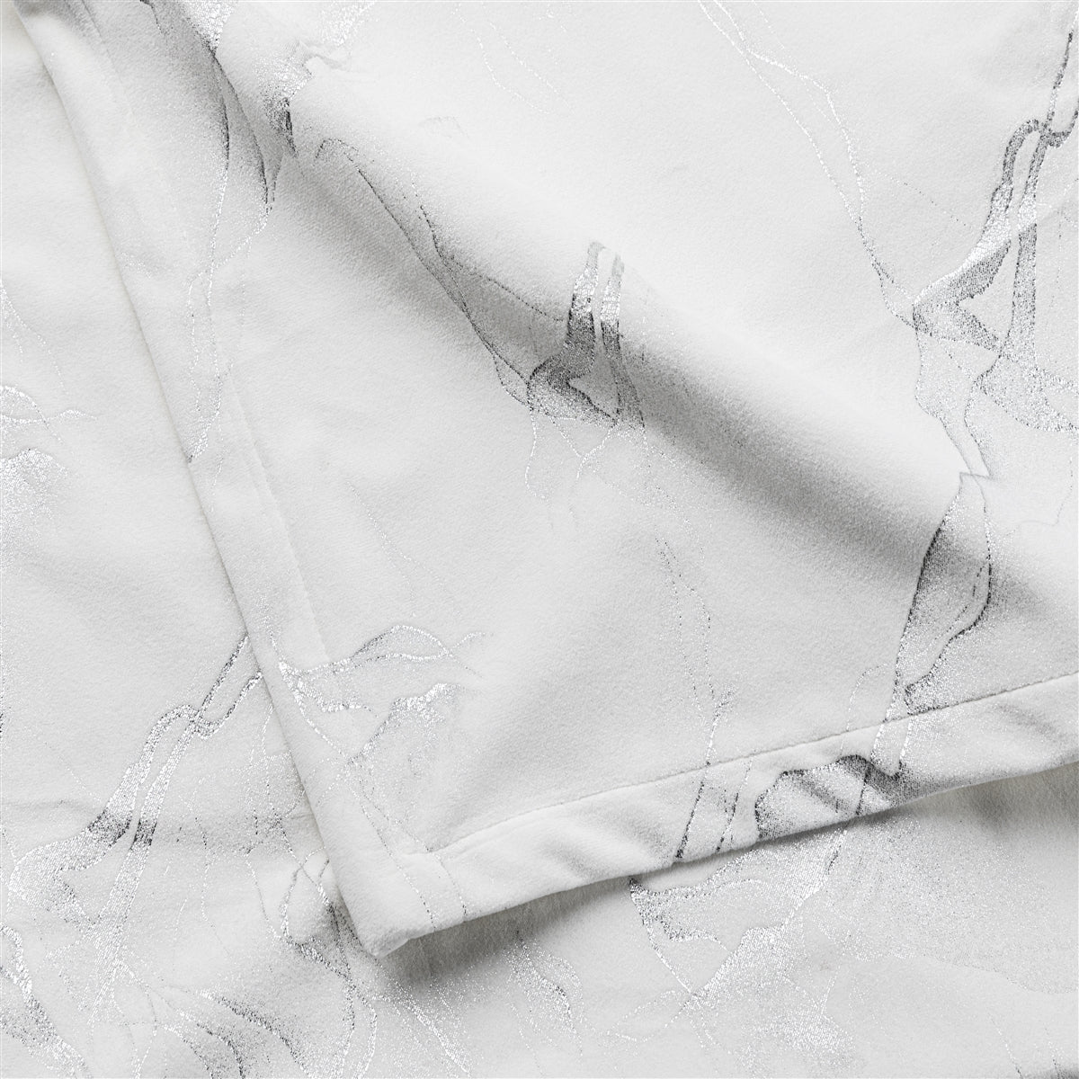 Palermo White with Silver Velvet Tablecloth