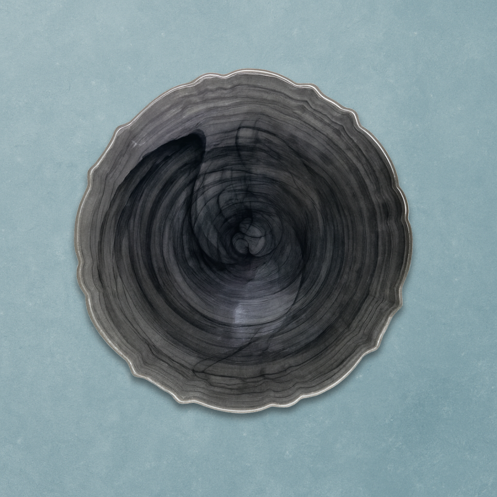 Alabaster Scallop Black w/Silver