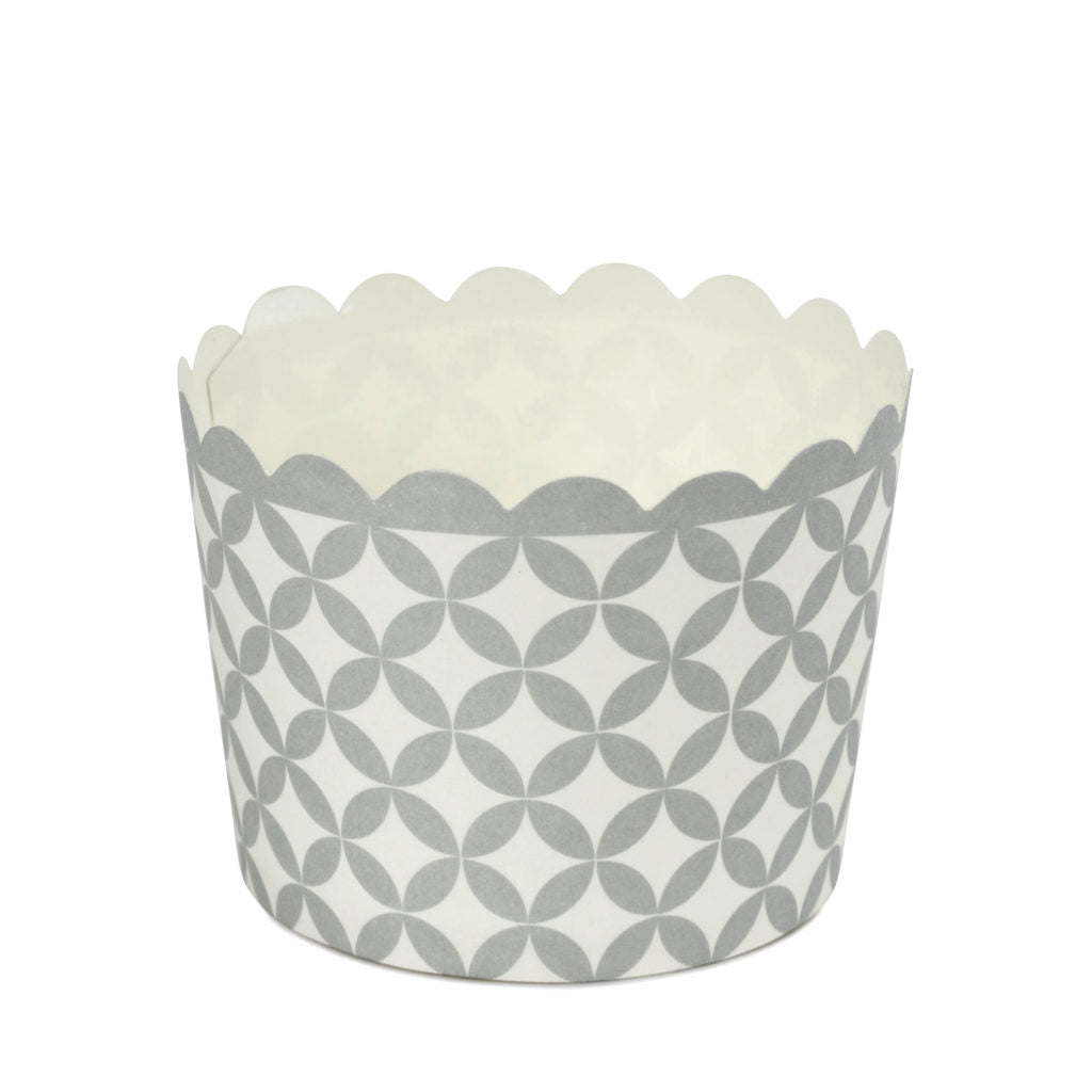 Scalloped White/Silver Baking Cup