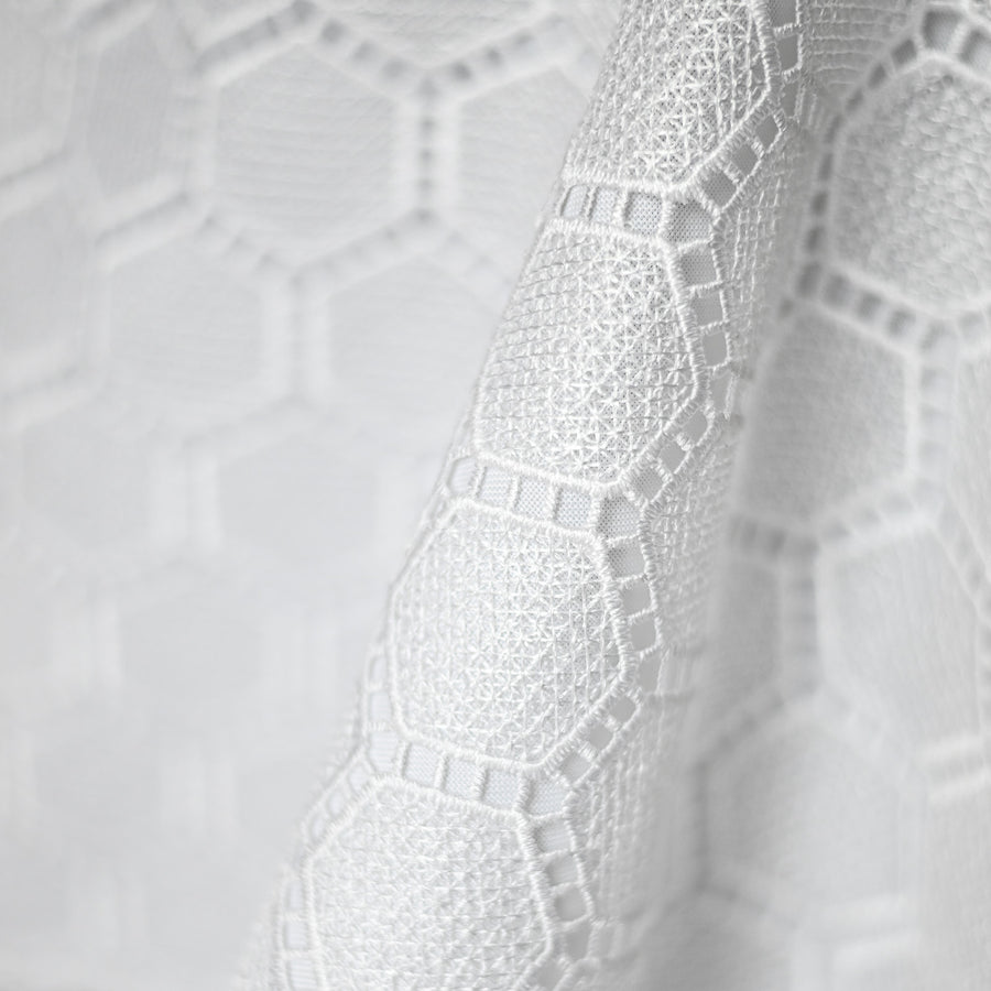 Honeycomb Lace Tablecloth - The Closeout Connection