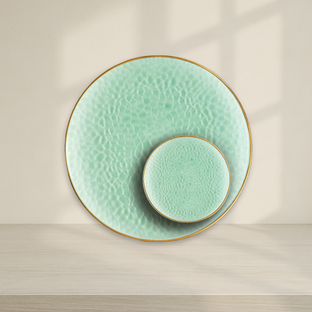 Organic Hammered Plates Green/Gold Rim