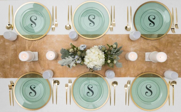 Table Setting Green with Gold Rim 4 Count - The Closeout Connection