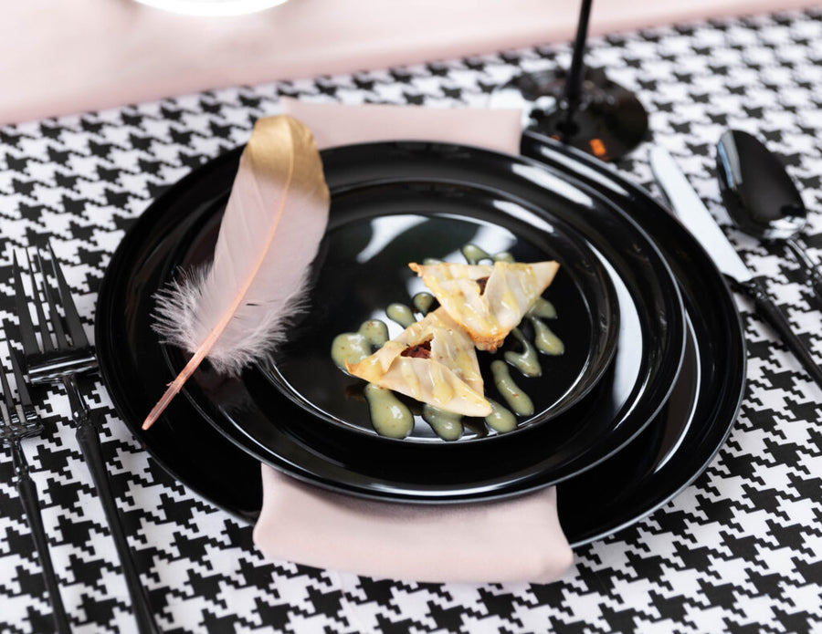 Edge Collection Round Plates - 10 Count - Black lifestyle