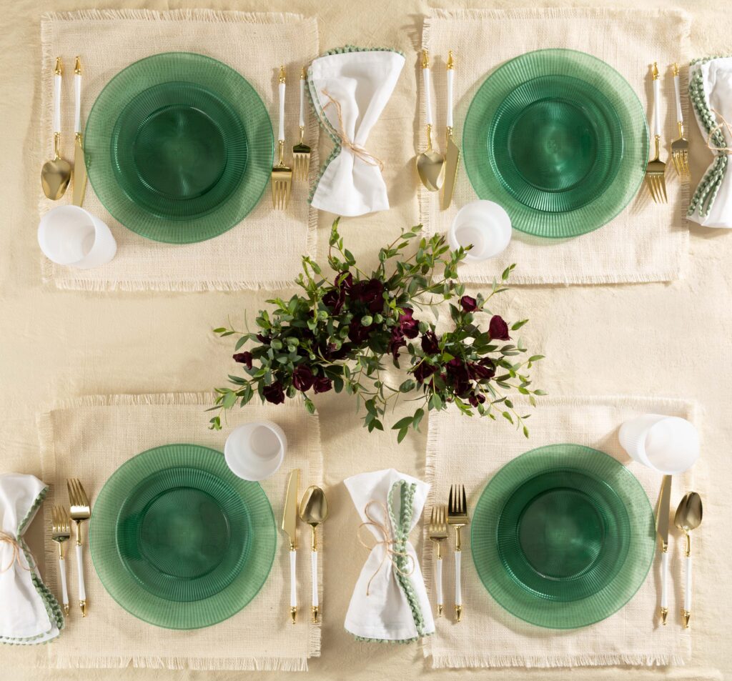 Linear Collection emerald green plates, table set from above#Color_Emerald Green