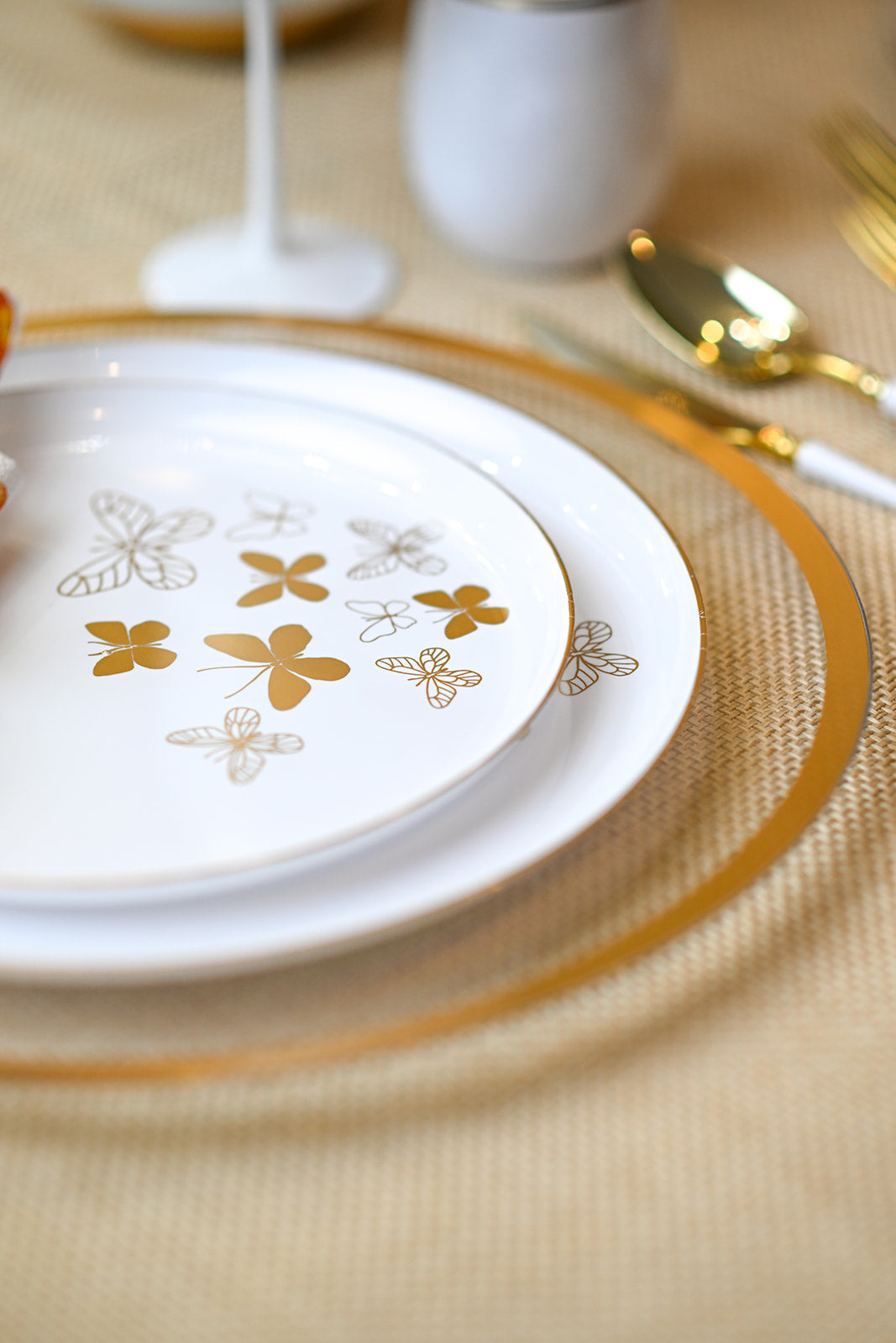 154 Piece Set - Ivory and Gold Petal Scape 10 Guests