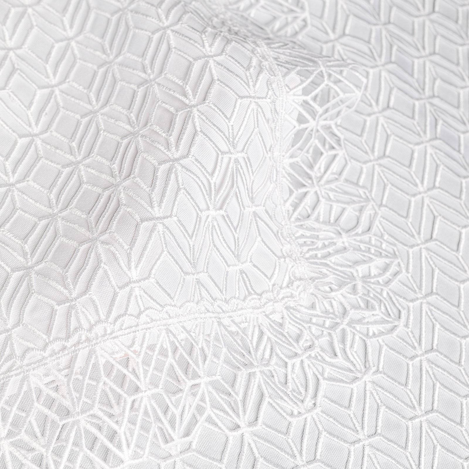 Diamond Lace Tablecloth - The Closeout Connection